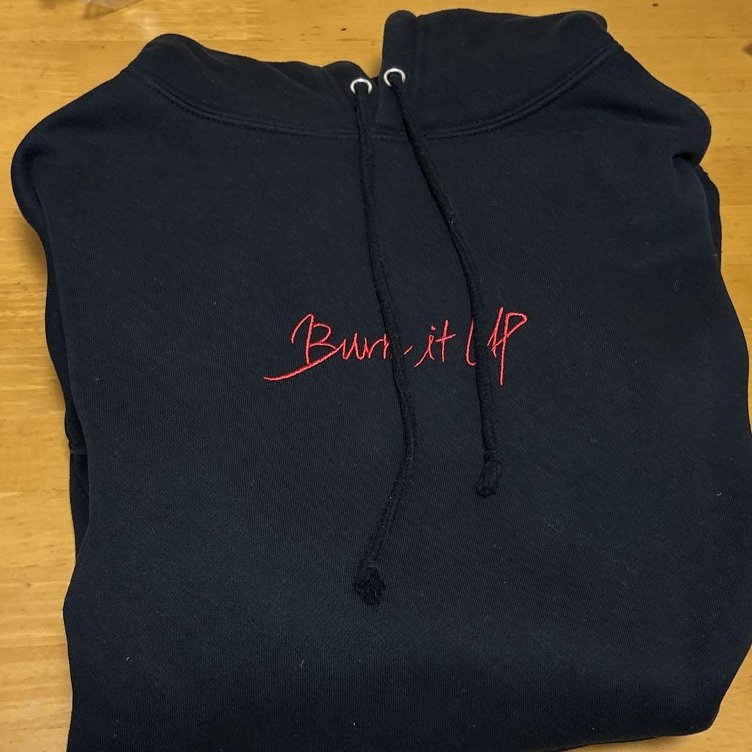 

[USED] NiziU Burn it Up Hoodie, Size M