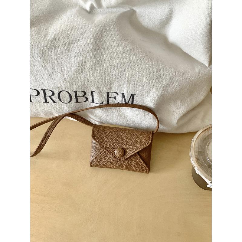 

Новая сумка через плечо из замши в виде красного конверта с мини-горлышком на шею, нишевый дизайн, тонкая маленькая сумка-мессенджер