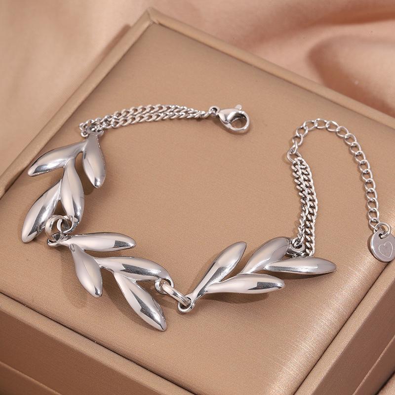 Popular bracelet, titanium steel does not fade, love zircon bracelet, high-end female light luxury niche bracelet, bracelet.