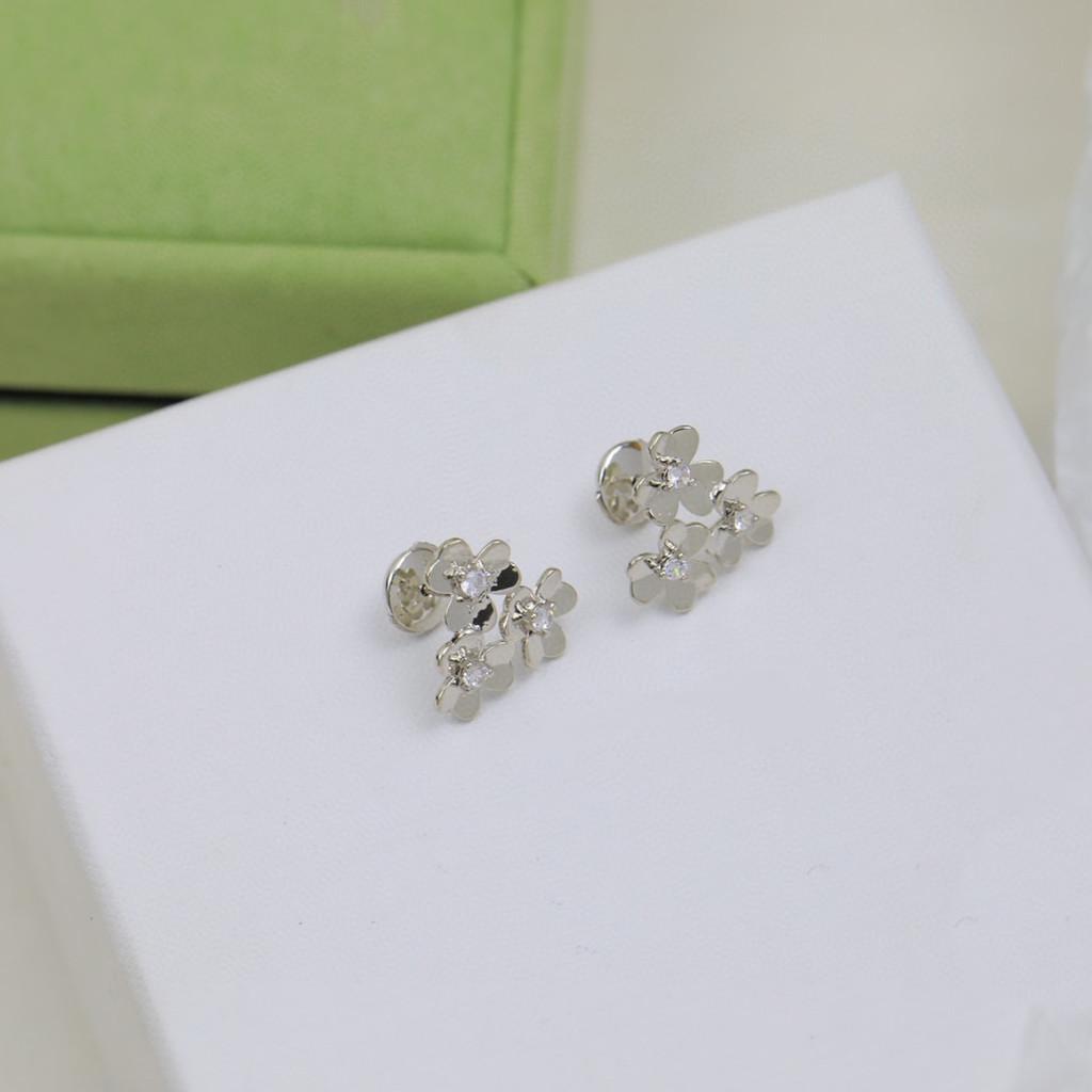 Flower earrings Lucky Grass Asian gold material original logo electroplating 18K Non-allergenic material for daily wear and birthday parties