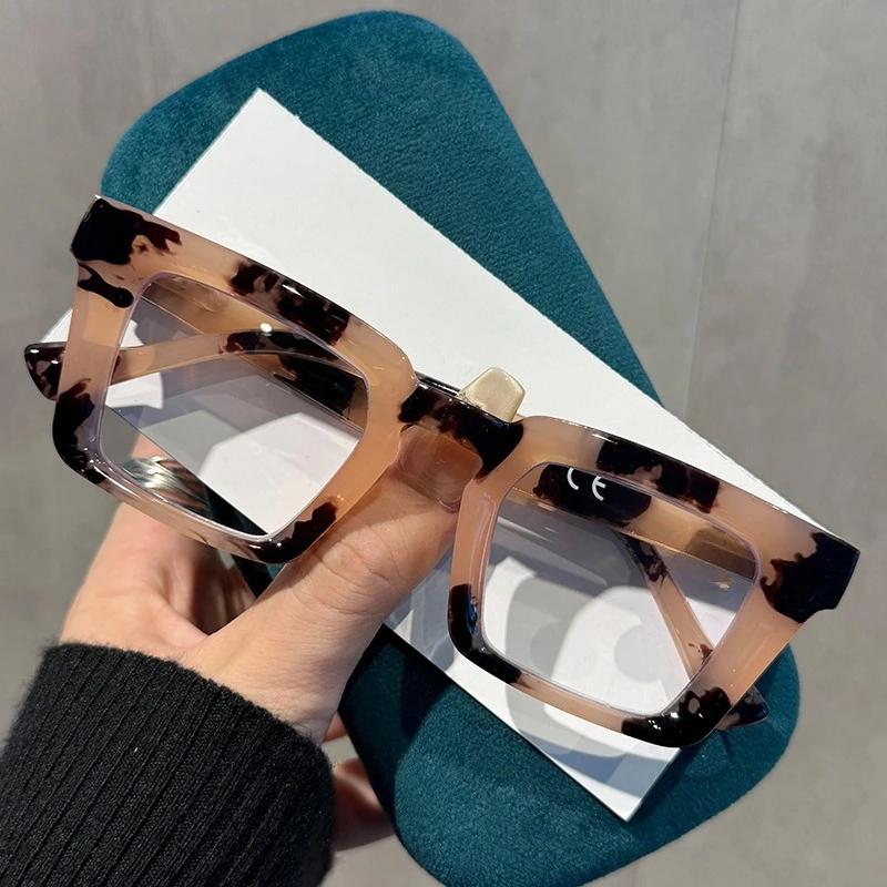 Classic Square-Frame Anti-Blue Light Presbyopia Eyewear Stylish Spring-Arm Reading Glasses 0 To +4.0 Seven Colors Available