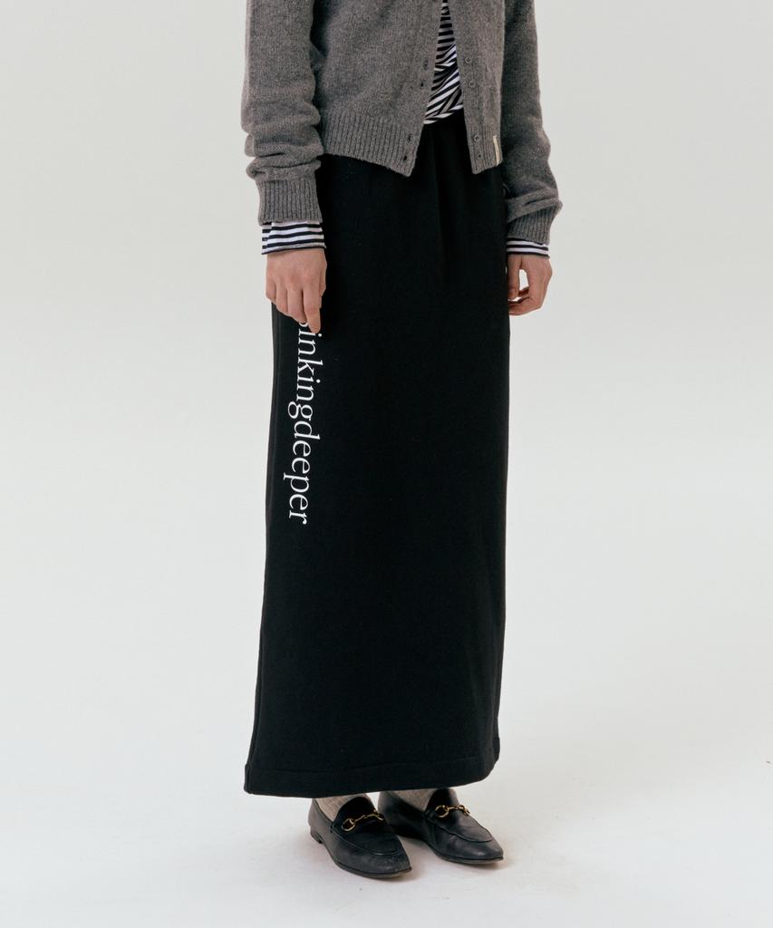 Sinking Deeper Serif Logo Sweatskirt (Black)