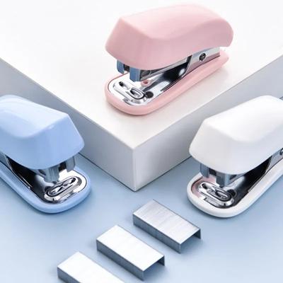 Mini-Hefter mit Heftklammern, kleiner, süßer Hefter für Studenten, Geschenk für die Schule, Bürobedarf