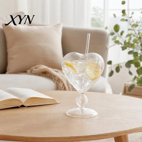 Hitzebeständiges Weinglas Kreativer Herzförmiger Kelch mit Strohhalm, Personalisierter Saft Verdickter Becher für Cocktails Becher, Liebe Herz Stielglas Champagner