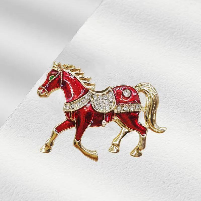 Red Horse Rhinestone Brooch - Fashionable Alloy Pin for Woolen Coats & Accessories