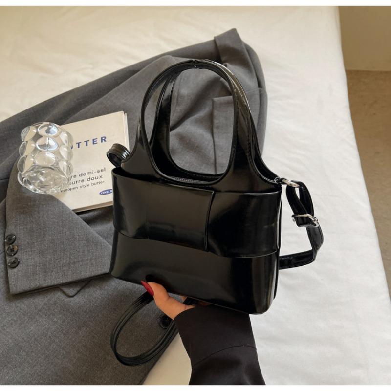 

Today s popular small bags women s summer new niche design messenger bags portable bucket bags чорний