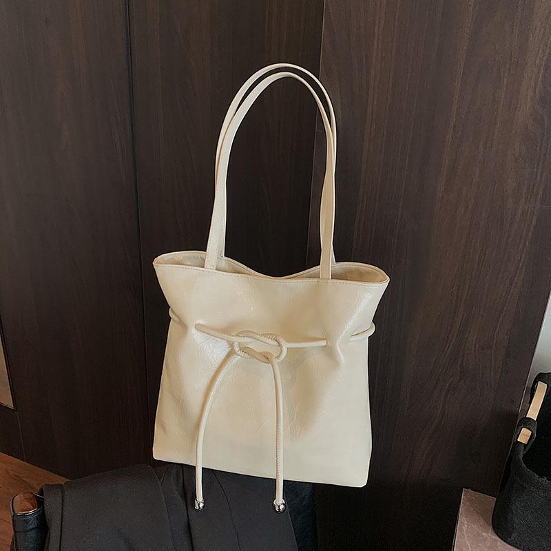 Premium Bag Women's New Niche Fashion Portable Shoulder Underarm Bag Simple Work Commuter Bag