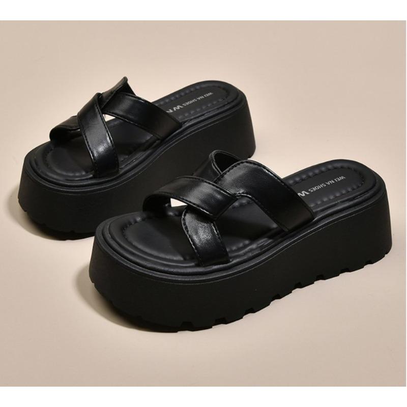 Fashion Women wear slippers outside the summer 2025 new all-in-one casual shoes muffin platform elevating sandals