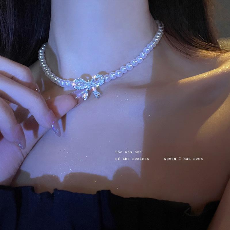 2025 Pearl Bow Clavicle Necklace: Elegant & Trendy Women's Choker