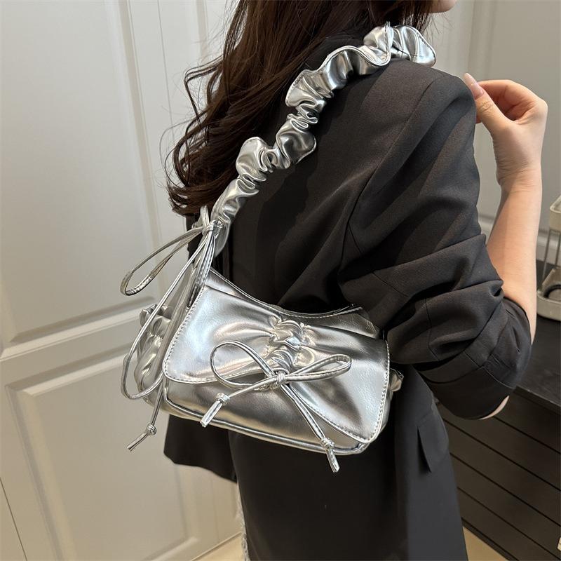 New simple pleated single shoulder underarm messenger bag, fashionable and elegant in texture, summer bow commuter women's bag