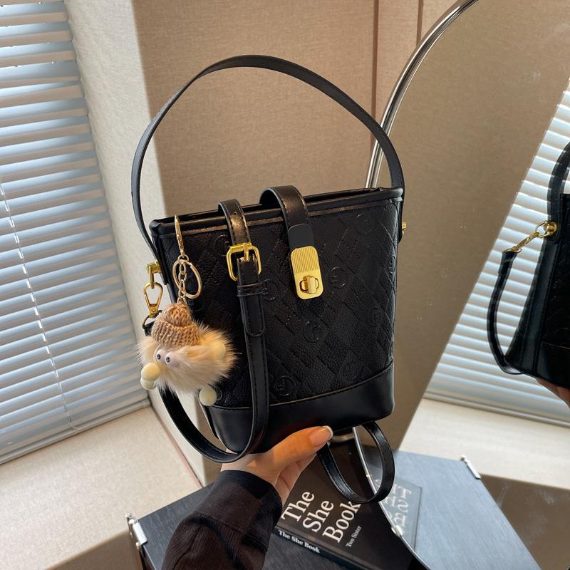 Hand Carry Versatile Women's New Fashion Shoulder Bag Casual Women's Bag