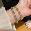 Bracciale con Fibbia a Ferro di Cavallo in Zirconia Placcato Oro - Accessorio di Lusso Chic e Versatile