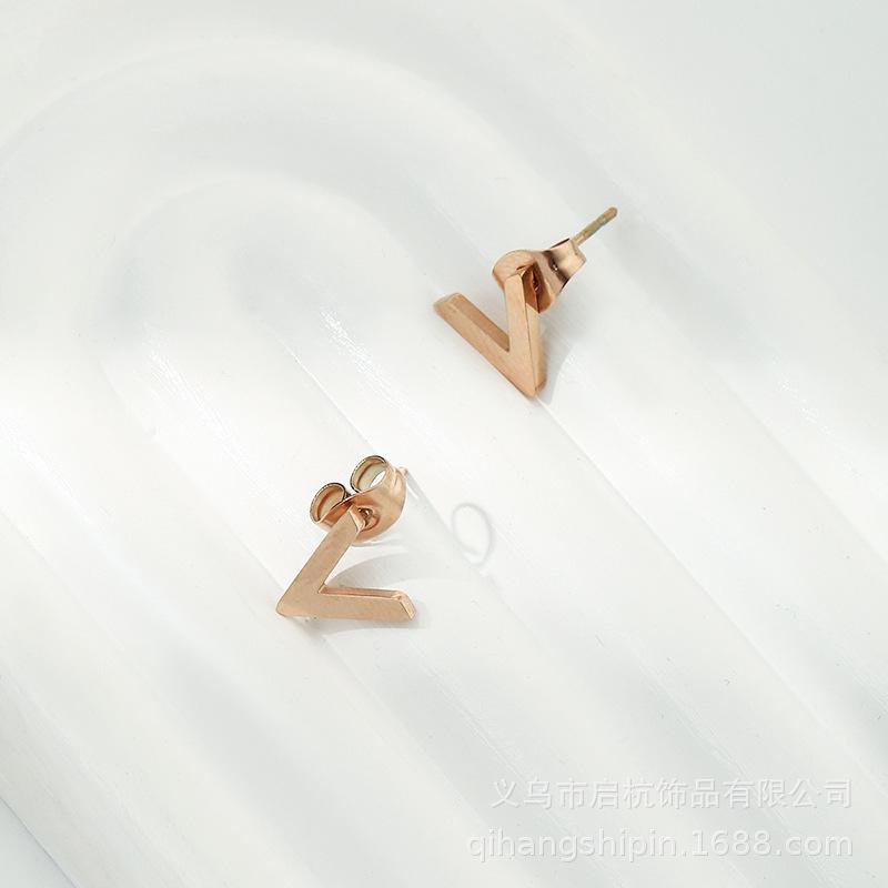 V Letter Necklace Women'S Simple Trend Personality Versatile Cold Wind Exquisite Set With Jewelry