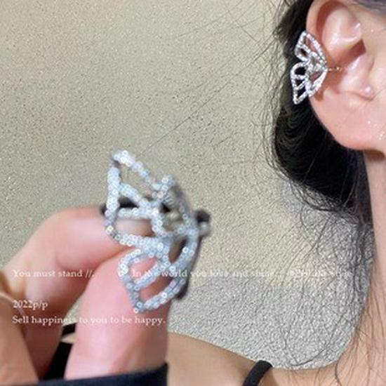 "Autumn Winter Snowflake Zircon Ear Clip: Elegant and Luxurious Ear Clip for a Festive, No-Piercing Required Look"