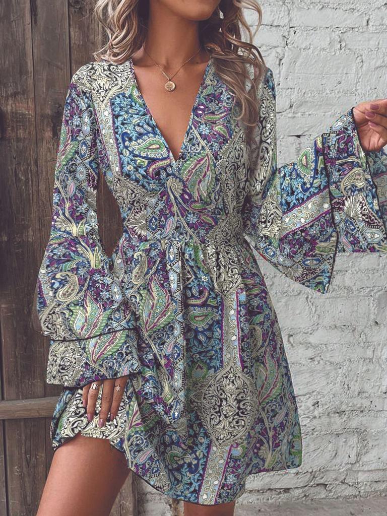 European and American Autumn and Winter New Fashionable and Elegant Women's Paisley Printed V-neck Flared Sleeve Dress