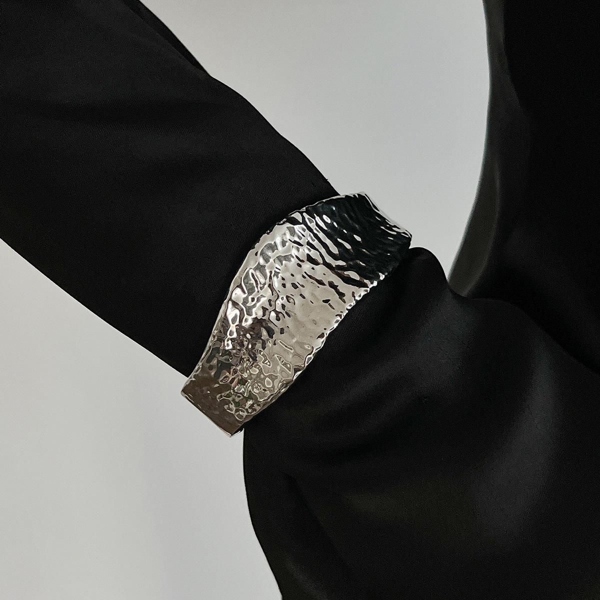 

Панк-стиль преувеличенный нерегулярный браслет в виде листа преувеличенный широкий металлический браслет женские ювелирные изделия подарочные открывающиеся браслеты