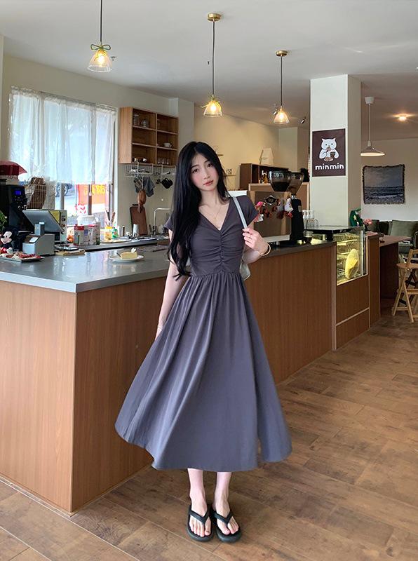 Plus Size Hepburn Style Little Black Dress - French Retro Summer Slit Skirt for Women