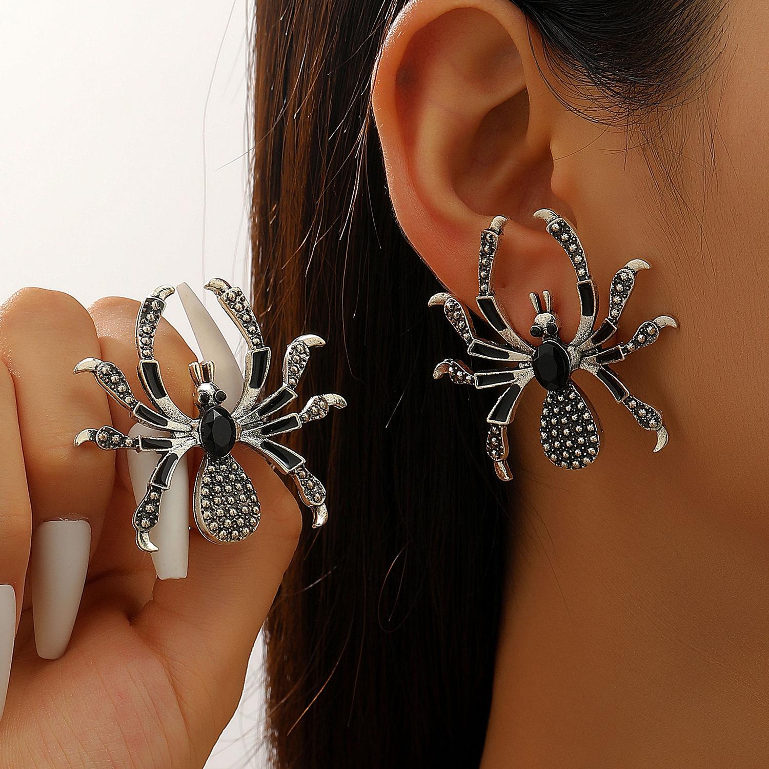 Exaggerated Black Spider Crystal Earring for Women Trendy Personality Dark Style Halloween Earrings Holiday Party Jewelry Gifts