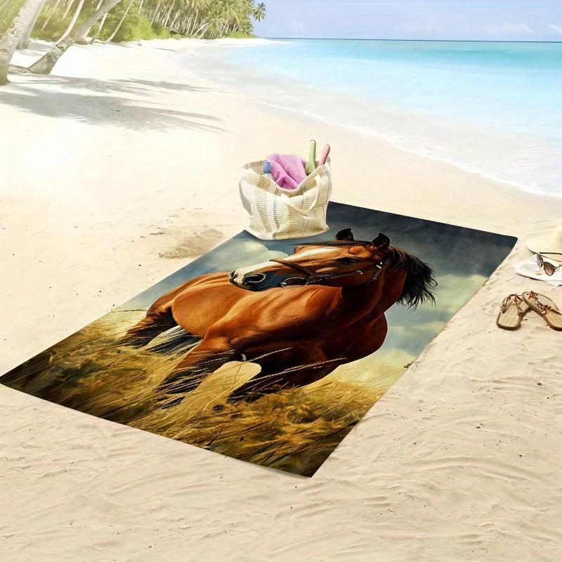 Asciugamano da Spiaggia Cavallo Marrone Maestoso - Design Realistico di Campo Dorato con Cielo Nuvoloso, Morbido Tessuto in Microfibra, Bagno Oversize Unisex