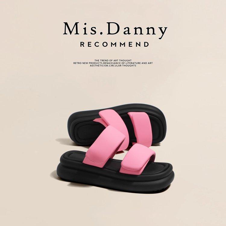 

Bread slippers women s summer wear 2025 new muffin thick bottom black Velcro lazy word sports sandals 40 розовый
