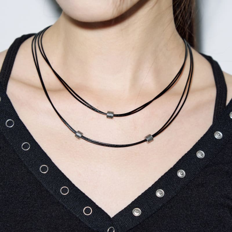 HELENE PARIS Double Leather Point Necklace [Leather Black]