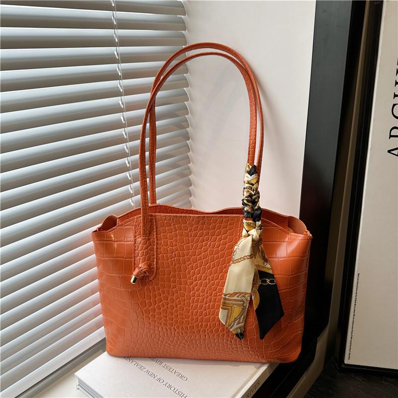 

New crocodile texture fish pattern women s shoulder bag fashionable and elegant versatile commuter large-capacity tote bag
