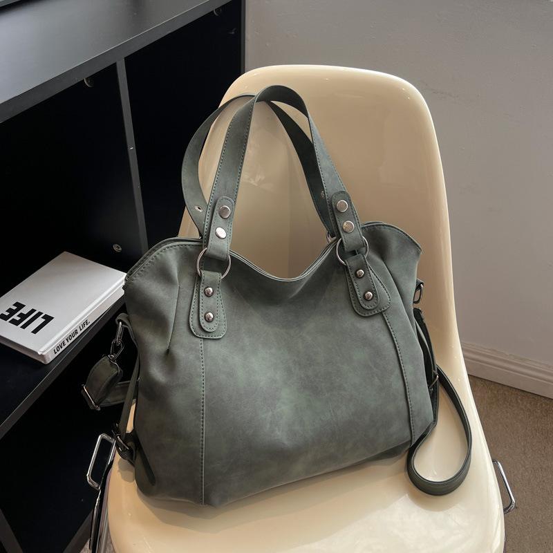 

Portable textured big bag 2025 new locomotive autumn and winter fashion shoulder bag large capacity tote bag commuter bag зелений