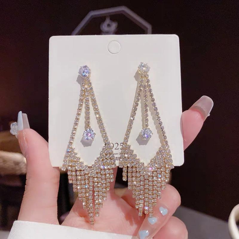 Light luxury high-end sense gold long fringed temperament earrings fashionable atmosphere versatile stud earrings personalized daily earrings