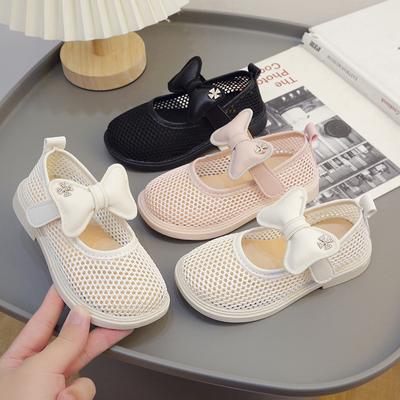 Sandali traforati da bambina con fiocco punta tonda antiscivolo scarpe da principessa per bambini sandali estivi a rete traspirante 2024 nuovi