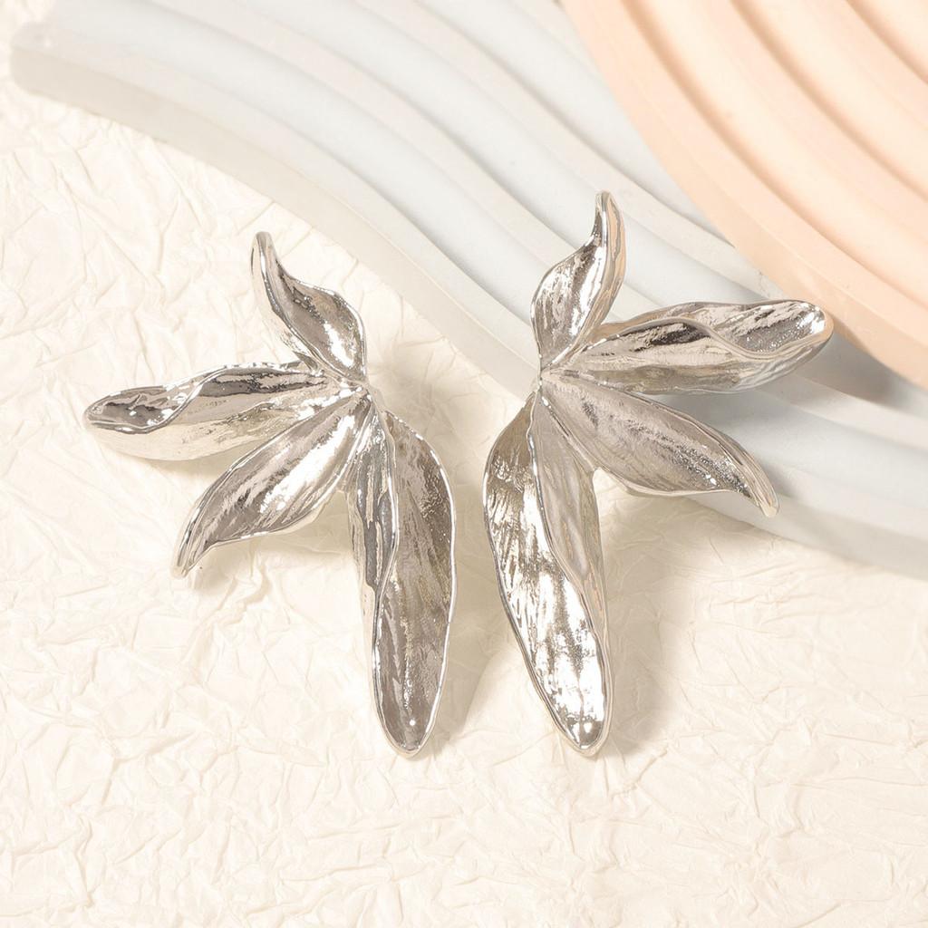 Pinkdudu Minimalist Textured Leaf Earrings Alloy Studs Long-Lasting Color PD2442