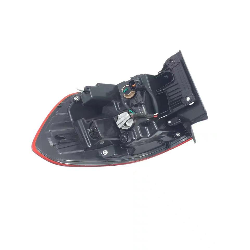 Compatible with Great Wall Haval H6 New Blue Label Sport Edition 17: Rear Tail Light, Brake Light, Reversing Light Assembly.