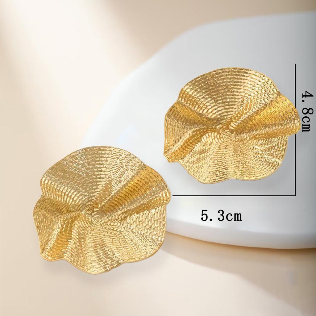 Pleated irregular geometric earrings, vintage stud earrings, high-end niche temperament earrings