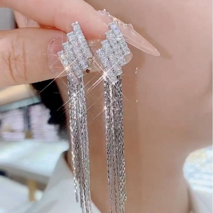 Light Luxury Long Tassel Earrings for Women with A Niche Design, Earrings with Versatile Temperament, and Trendy New Earrings
