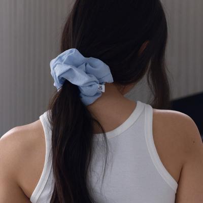38comeoncommon Weiches Punkt-Scrunchie (Himmelblau)