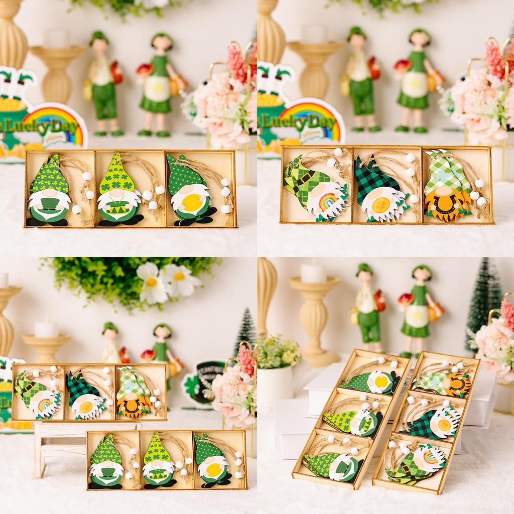 Linda Decoração de Gnomo de Madeira de Dia de São Patrício Com Elementos de Folhas Verdes Exuberantes Em Três Seções