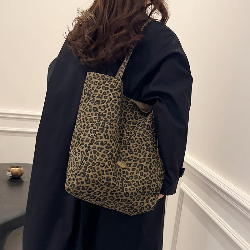 Mote leopardtrykk lerretsveske dame 2025 ny trend mote college-stil tote bag avslappet retro skulderveske