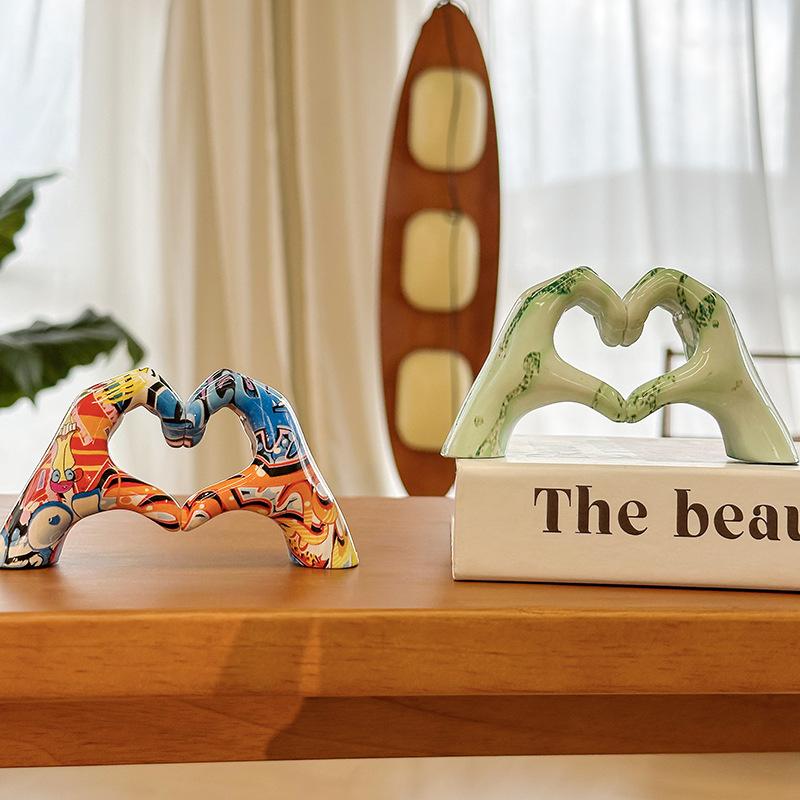 Creative Graffiti Heart Hand Statue Resin Colorful Love Gesture Figurines Modern Stylish Home Living Room Desktop Decoration
