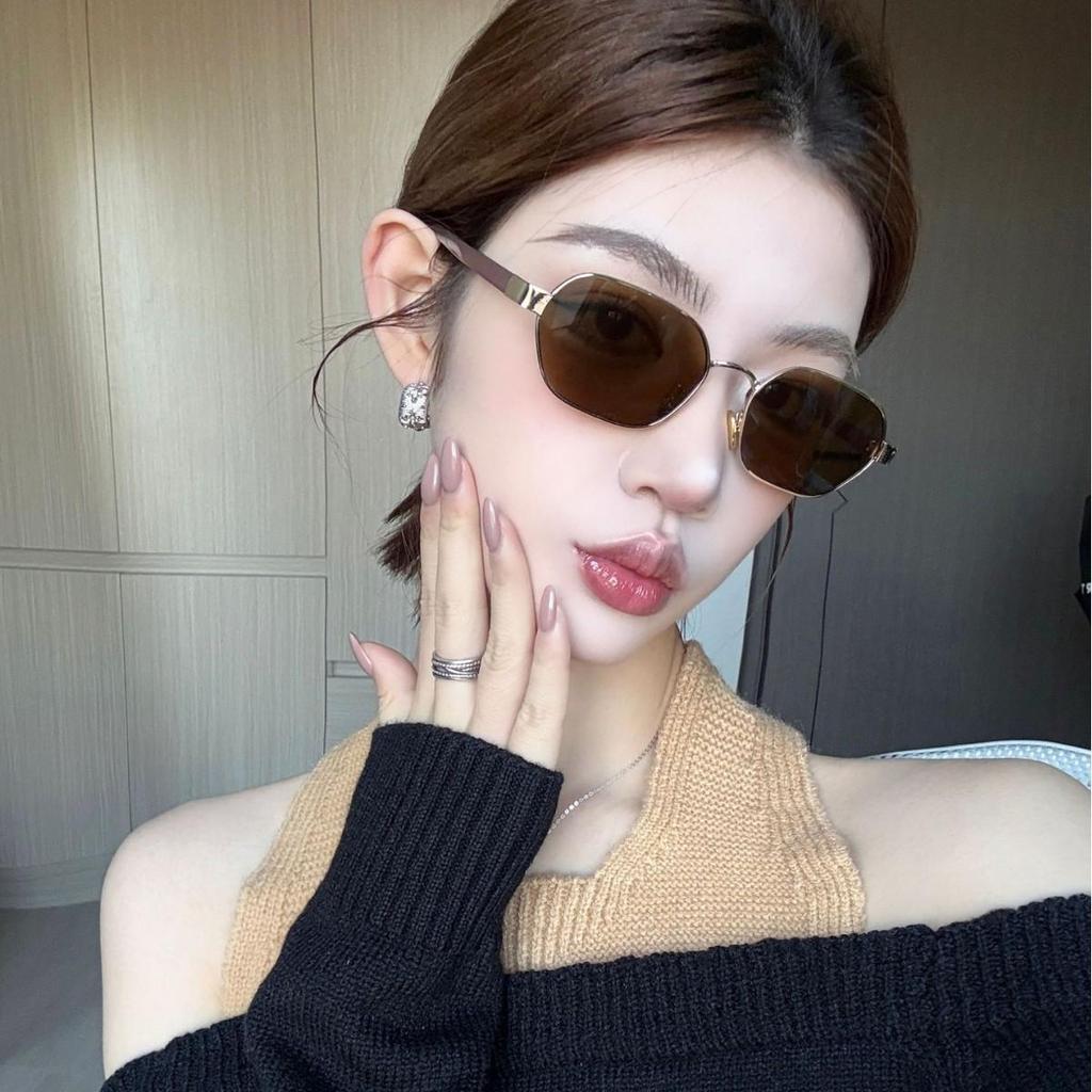 Retro Square Frame Slimming Sunglasses for Women - Anti-UV High-End Design