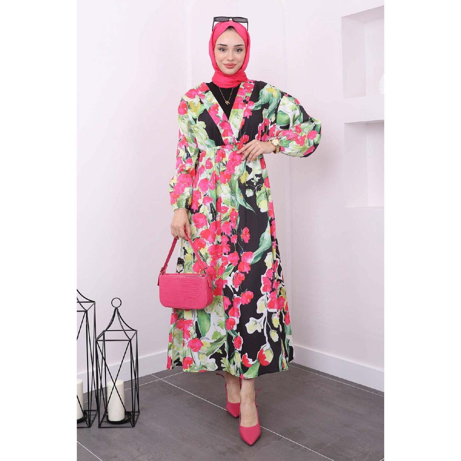 

Черное платье с эластичным узором на талии и рукавами M чёрный