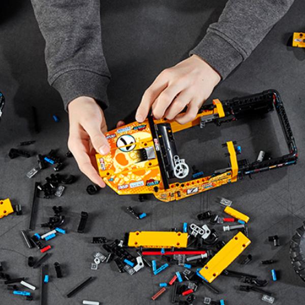 LEGO Technology Mechanical Set Powered UP RC X Treme Remote Control Off Road Vehicle Building Blocks 42099