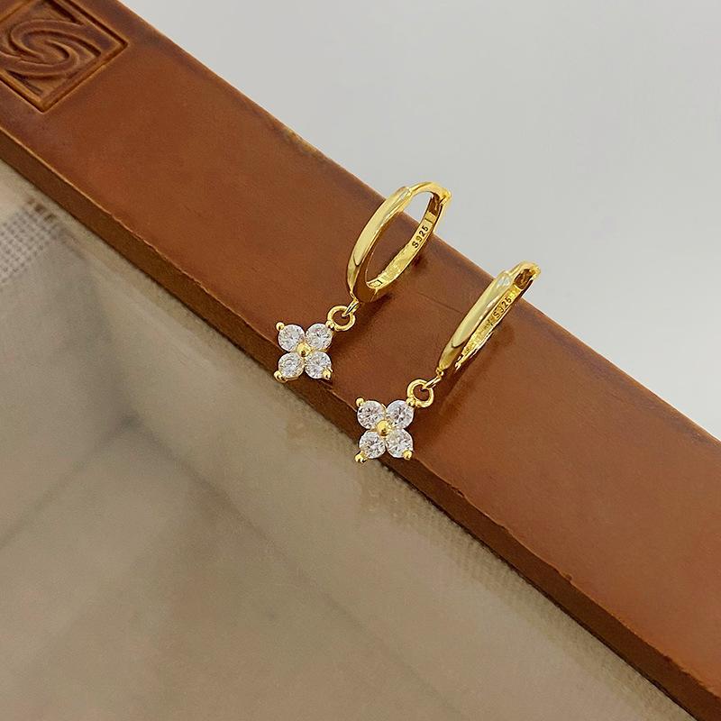 

Изысканные серьги-пуговицы в виде цветка с четырьмя лепестками для женщин, легкие, роскошные, темпераментные, универсальные, высокого класса