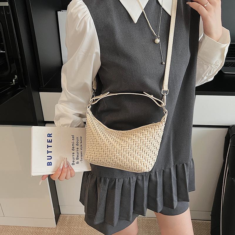New Fashion Versatile Handbag Large Capacity Underarm Bag Shoulder Bag Casual Messenger Bag