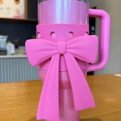 Quencher Adventure Tumbler 40oz için Su Bardağı Bot Kılıfı DIY Dekorasyon Yeniden Kullanılabilir Silikon Şişe Kılıfı Fiyonk Dekorasyonlu Taşıma Sapı Askısı
