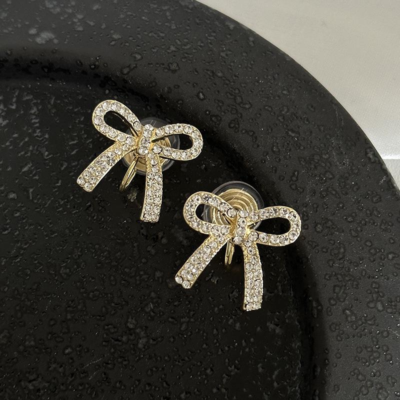 Pearl Mosquito Coil Disc Ear Clips: No-Pierce, Elegant French-Style Earrings for Women