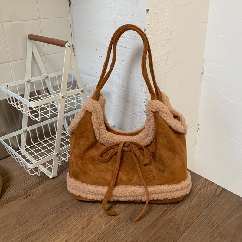 

Vintage Shearling Suede Tote Bag Women Large Capacity Bow Shoulder Bag Autumn Winter Fashi Simple Texture Casual Bucket Bag коричневый