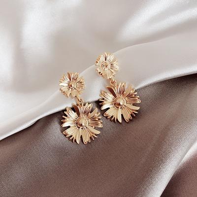 925 Tremella Needle Daisy Flower Stud Earrings Long Earrings Temperament Women Ins Exaggerated Earrings Fashion Golden Ears