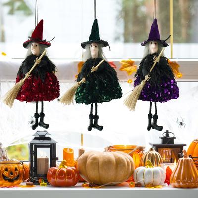 Décoration à Suspendre Sorcière d'Halloween Poupée Sorcières Volantes Figurine Sorcière Effrayante Décor de Jardin Cour Maison Hantée