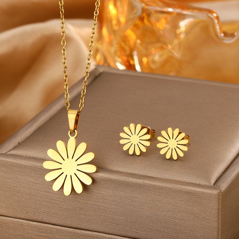 Sweet Gold Color Daisy Flowers Charms Chain Choker Necklaces For Women Stainless Steel New Fashion Upscale Jewelry