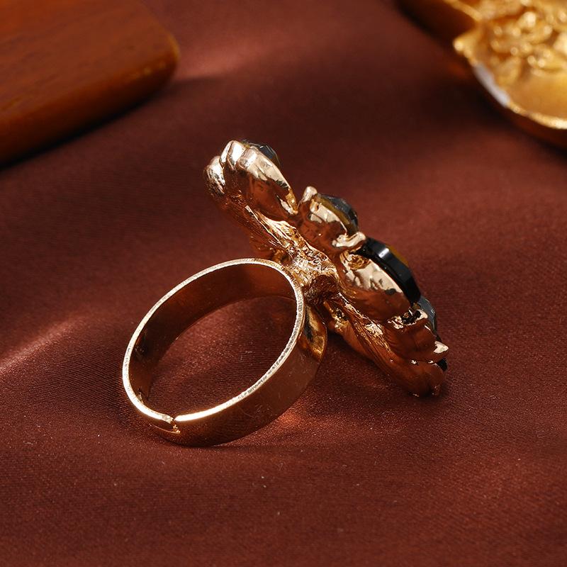 Small niche design, exaggerated personality, big flower index finger ring style, high-end scarf buckle, trendy opening ring for women