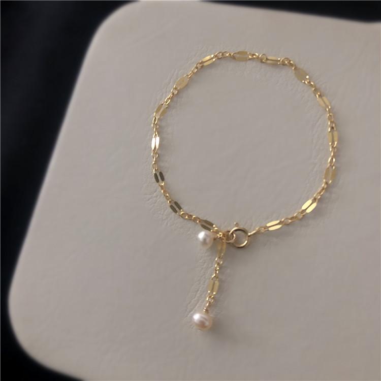 

Браслет из 14-каратного золота с пресноводным жемчугом. Оригинальный дизайн от небольшой группы. Холодный и элегантный стиль. Подруга. Просто и элегантно.